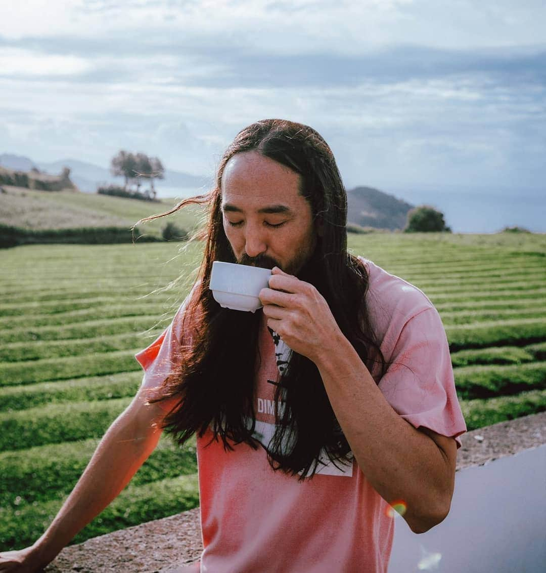 スティーヴ・アオキさんのインスタグラム写真 - (スティーヴ・アオキInstagram)「Made a lil friend in Portugal 🐦」8月12日 20時38分 - steveaoki