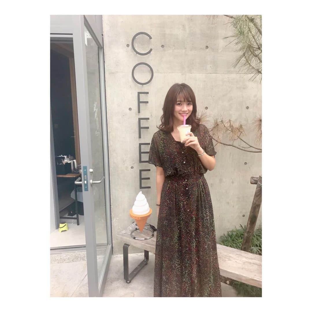 川村茉由さんのインスタグラム写真 - (川村茉由Instagram)「J-BREAKの代打をさせて もらった後にみんなで、 コバタクさん @kobataku33 のお店、 @pharmacycoffeelab へ☕️💋 みんながおススメしてた コーヒーシェイク！ 本当に美味しかった😋 毎日飲みたいくらい♥️ ホットドッグもパンは 外カリッ中はふわもちのパンに ぷりっぷりでジューシーな ソーセージ🥺 美味しすぎました🎶 * (3枚目の写真に今日の相方が チラリズムしてます😋笑) * コバタクさん、 ごちそう様でした🙏✨ * #coffee #cafe #yummy #hotdog #love #like #pharmacycoffee  #instagood #follow #me #コーヒー #カフェ #名古屋 #鶴舞 #フォトジェニック #コーヒーシェイク #ホットドッグ」8月12日 20時41分 - mayupi_k