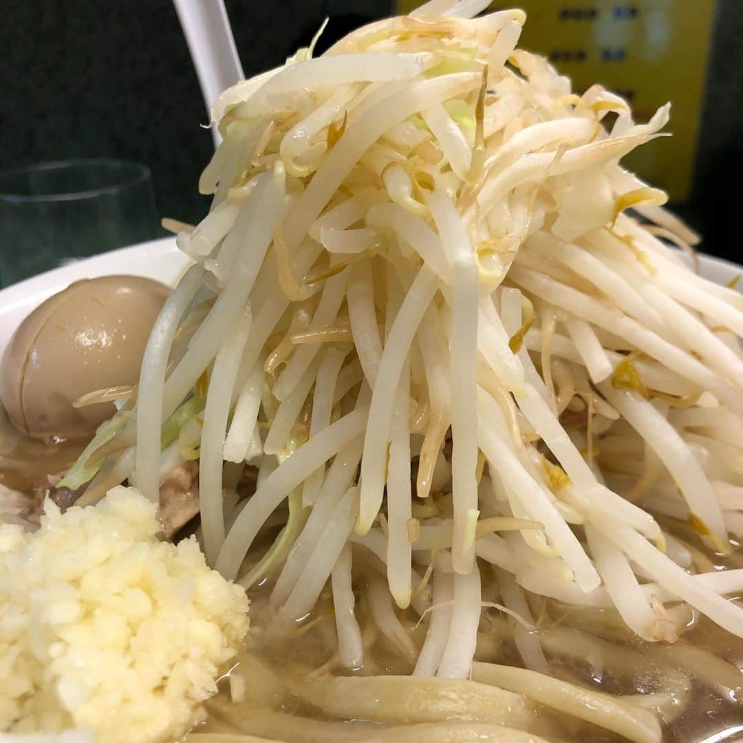 のインスタグラム：「#ラーメン二郎 久しぶりに食べた☺️ #美味しかった けど、めっちゃ #胃もたれ #年だなぁ … #立憲民主党 #衆議院議員 #中谷一馬  #訪れたラーメン店1000軒以上」