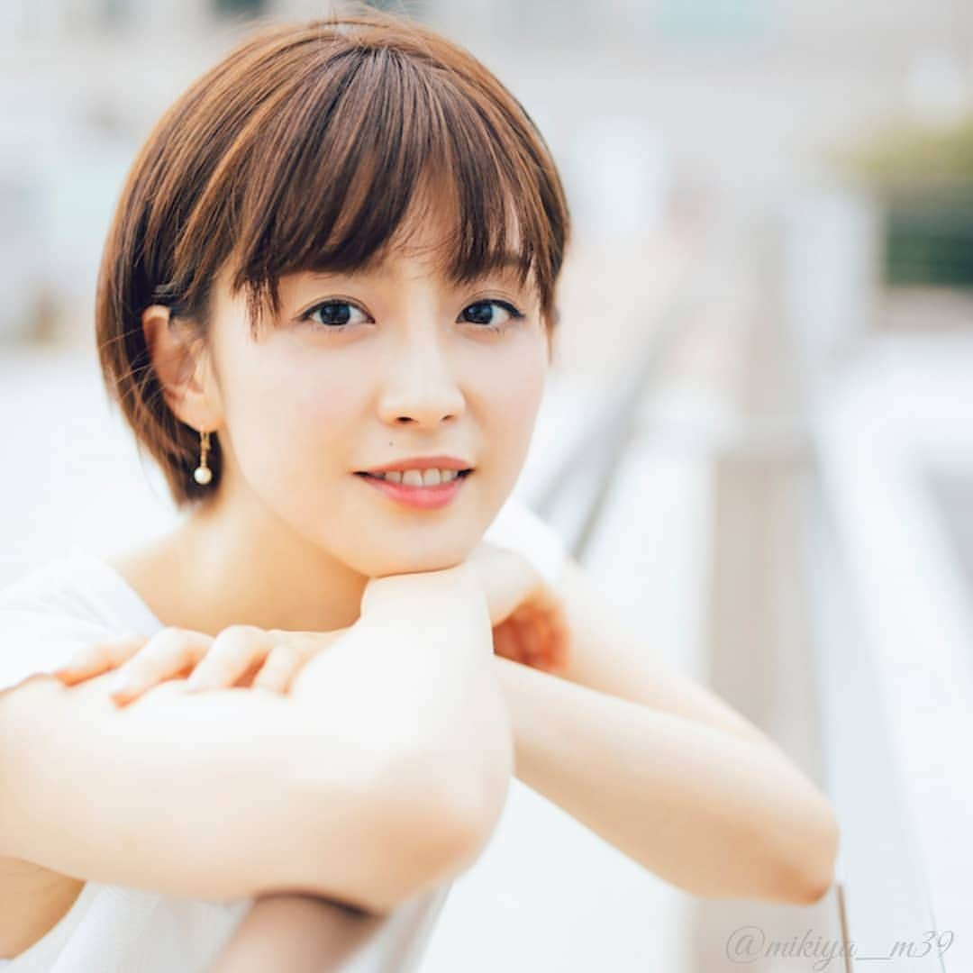 女子アナ好きみっきーさんのインスタグラム写真 - (女子アナ好きみっきーInstagram)「. 【アナウンサーInstagramフォロワーランキング】 2019.8.12現在 (前回調査2018.8.12) 👑#水卜麻美 73.3万 (前回2位)  2.#加藤綾子 44.3万 (3) 3.#久慈暁子 40.8万 (1) 4.#弘中綾香 37.8万 (前回未開設) 5.#岡副麻希 24.1万 (前回未開設) 6.#新井恵理那 23.9万 (4) 7.#三田友梨佳 21.5万 (5) 8.#永島優美 18.9万 (6) 9.#宮司愛海 18.7万 (9) 10.#滝川クリステル 17.7万 (7) 以下 ⑪竹内由恵⑫鷲見玲奈⑬宇垣美里mg⑭川田裕美⑮堤礼実⑯宮澤智⑰吉田明世⑱高見侑里⑲笹川友里⑳尾崎里紗 . ●セント・フォースで独走していた新井恵理那を岡副麻希が追い越す。 ●フォロワーが伸び悩んでいた滝クリは結婚発表後に約6万人フォロワー増加。 ◼️※セント・フォースメンバーはフリーアナ枠 ※森山るりはセント・フォースから移籍したので除外 ※高島彩はインスタ休止のため除外」8月12日 20時47分 - mikiya_m39