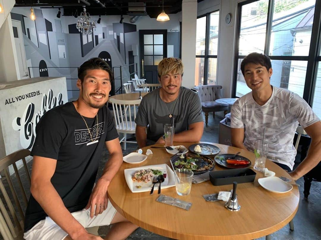 飯塚翔太さんのインスタグラム写真 - (飯塚翔太Instagram)「15時の集まり。楽しい！ We are here at nice cafe. #cafe #athlete #15時のプロテイン」8月12日 20時48分 - shoman0625