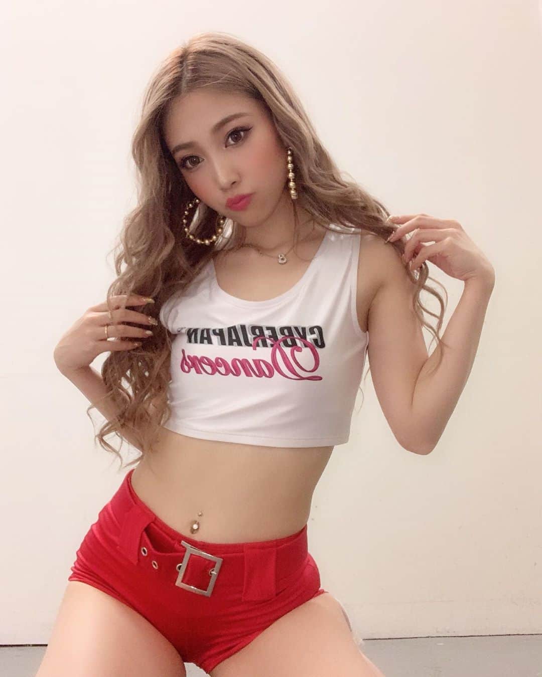 のインスタグラム：「明日は久しぶりにCAMELOT🥰🥰 久々な感じがしますが、夏休み&お盆でたくさんの方に会えると思うとわくわく💭💗 盛り上がりましょぅ🌼🌼👍 #camelot #international #shibuya #club #dancer #cyberjapan #cjd_rina」
