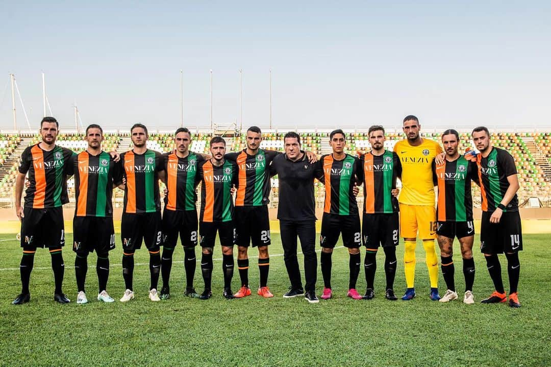 ルカ・レッツェリーニのインスタグラム：「La union hace la fuerza ! 🧡🖤💚 (Cit. @f_zuculini )」