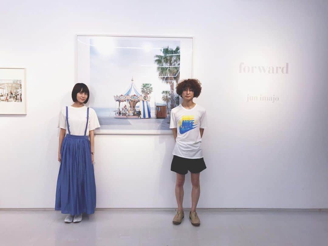 のインスタグラム：「今城さんの写真展に。 わたしが一方的に今城さんのお写真が大好きで、勇気を出してお邪魔しました。 ㅤㅤㅤㅤㅤㅤㅤㅤㅤㅤㅤㅤㅤ やはり大好きな世界で溢れていました。🎪 しあわせでした。 ㅤㅤㅤㅤㅤㅤㅤㅤㅤㅤㅤㅤㅤ ㅤㅤㅤㅤㅤㅤㅤㅤㅤㅤㅤㅤㅤ タグ付け失礼致します。 お写真ありがとうございました◯ ㅤㅤㅤㅤㅤㅤㅤㅤㅤㅤㅤㅤㅤ ㅤㅤㅤㅤㅤㅤㅤㅤㅤㅤㅤㅤㅤ ㅤㅤㅤㅤㅤㅤㅤㅤㅤㅤㅤㅤㅤ #forward#今城純 さん#写真展#渋谷ヒカリエ#🎪#🐈#👵」