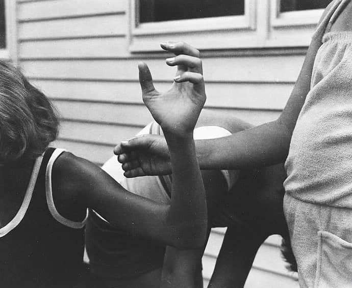 Meganさんのインスタグラム写真 - (MeganInstagram)「Untitled, 1980 〰 Jan Groover  #jangroover #blackandwhite #blackandwhitephotography」8月12日 21時07分 - zanzan_domus