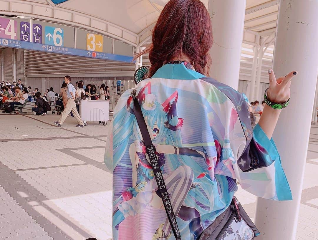 波多野結衣さんのインスタグラム写真 - (波多野結衣Instagram)「マジカルミライ2019in大阪 今年も最高です★ 東京も3日間全日いくよ！ . . #マジカルミライ2019 #ボーカロイド #私の推しは初音ミク #グッズ大量買い #このために頑張ってきたシリーズ #波多野結衣」8月12日 21時19分 - hatachan524