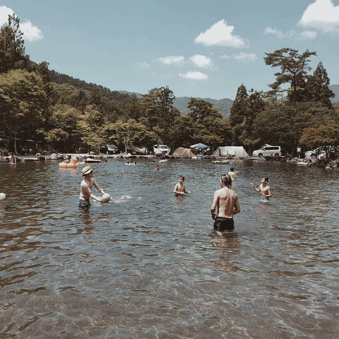 内山麿我さんのインスタグラム写真 - (内山麿我Instagram)「さいこーキャンプの巻  子供の教育にもキャンプはサイコーだと再認識。共同作業、チームワーク、おもてなしの心、大事です。  @yubacchi ありがとう  #キャンプ #camping #bbq #バーベキュー #サバイバル #都会のターザン #自然にかえりたい #都心キャンプ部 #サイコー #充実bbq」8月12日 21時26分 - maroka_uchiyama