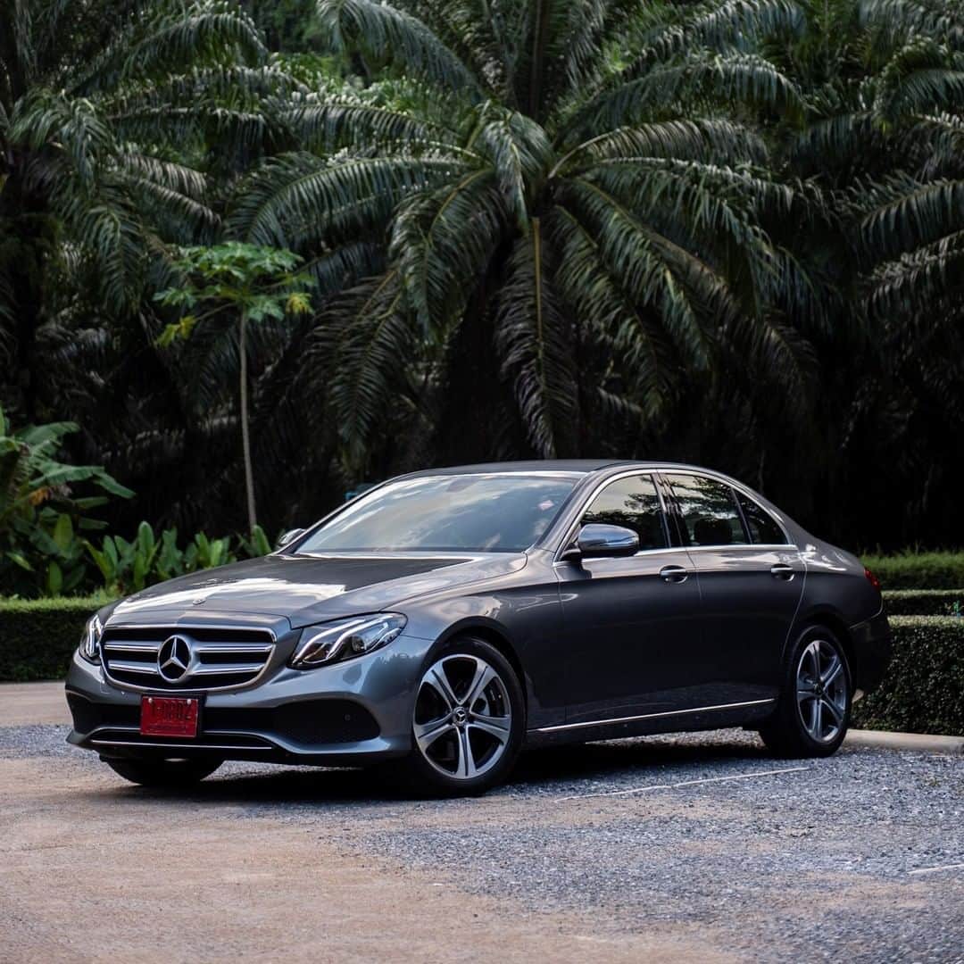 Mercedes-Benz Thailandさんのインスタグラム写真 - (Mercedes-Benz ThailandInstagram)「เฉิดฉายได้อย่างโดดเด่นกว่าใครบนท้องถนนกับรูปทรงที่ถูกออกแบบขึ้น ภายใต้คอนเซ็ปต์ Sensual Purity ใน Mercedes-Benz E 220 d Sport เผยให้เห็นถึงพื้นผิวโค้งมน หรูหรา และไร้รอยต่อ มาพร้อมผสานกับเทคโนโลยีการขับขี่สุดล้ำสมัยที่ช่วยเพิ่มเสน่ห์ให้คุณและรถได้อย่างไร้ที่ติ  ขับเคลื่อนความสง่างามไปกับ E 220 d Sport ได้ที่: www.mercedes-benz.co.th/E-Class  #MercedesBenz #EClass #MercedesBenzThailand」8月12日 21時30分 - mercedesbenzthailand