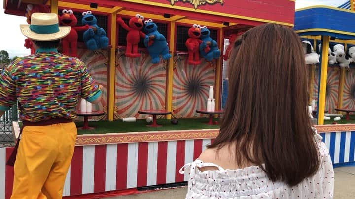 入江綾乃のインスタグラム：「. . . 大阪の思い出⑤ 私ボール投げるの驚くほど下手すぎた エルモ欲しかったのに。 . . . #usj #usjコーデ #usj🌏  #followme #写真好きな人と繋がりたい #photography #photo #ポートレート#写真 #doll #dolly #dolls #被写体 #カメラ #camera #カメラ女子 #撮影 #撮影モデル #カメラマン #かわいくなりたい #声優 #プロレスラー #アクトレスガールズ #プロレス #AWGカラーズ #スポーツ女子」