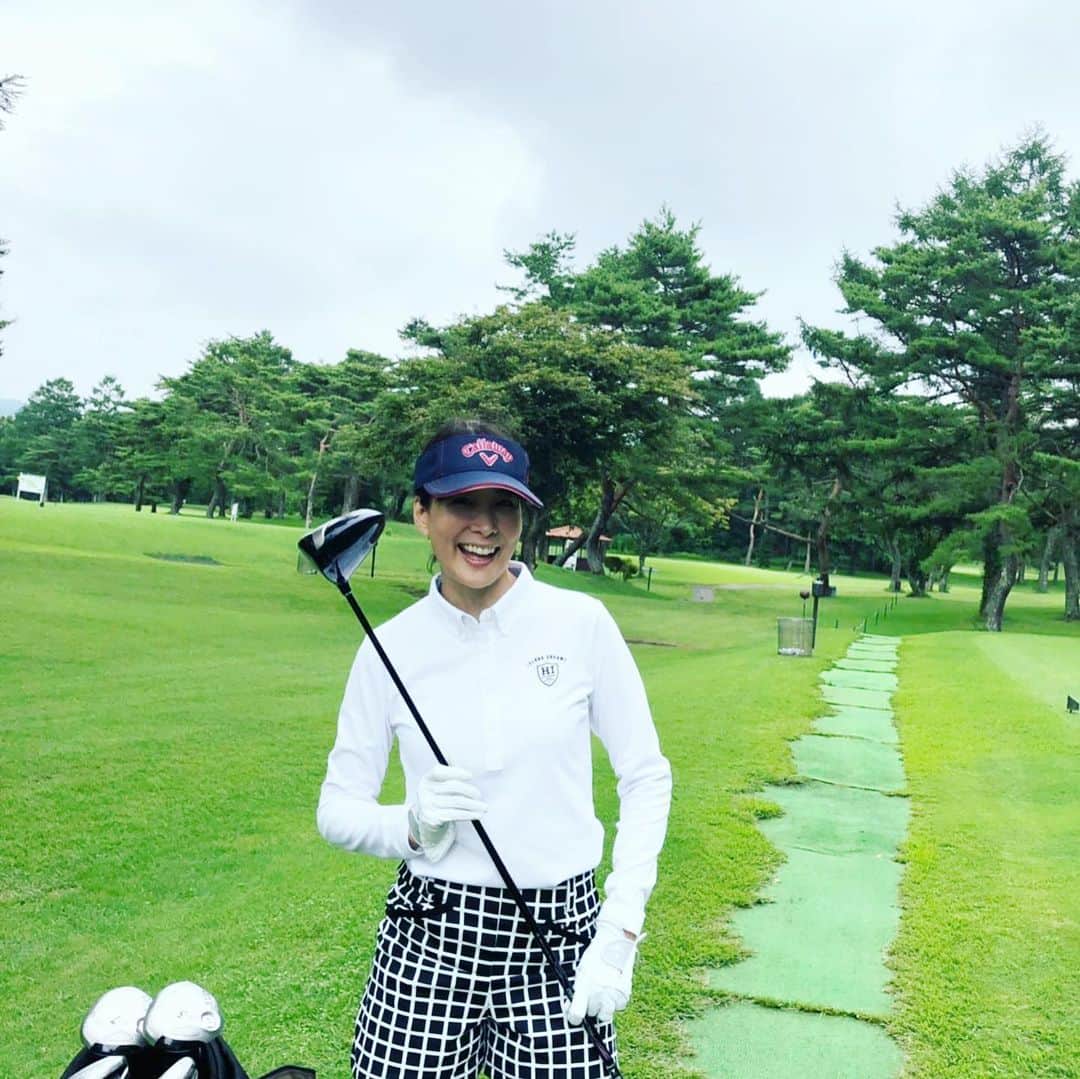 内田恭子さんのインスタグラム写真 - (内田恭子Instagram)「大好きな友人たちと、楽しすぎるゴルフ！気持ちよすぎる風の中、手押しカートだって、テンション上がって最後まで引っ張っちゃうよー。素晴らしい一日に感謝！！ #ゴルフ #女子４人大盛り上がり #明日は満身創痍 #たまに出る奇跡のショット #また行きたいな #内田恭子 #kyokouchida」8月12日 21時32分 - kyoko.uchida.official