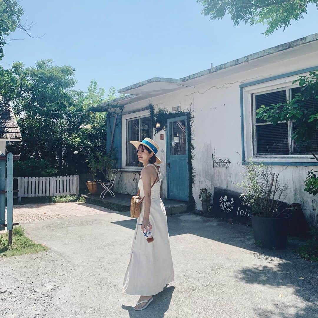 猪鼻ちひろのインスタグラム：「💙 夏がすき  #ちひろのお洋服 #夏バテ しても #紫外線アレルギー でも #夏が好き #冬生まれだけど #寒いのが苦手 🙊」