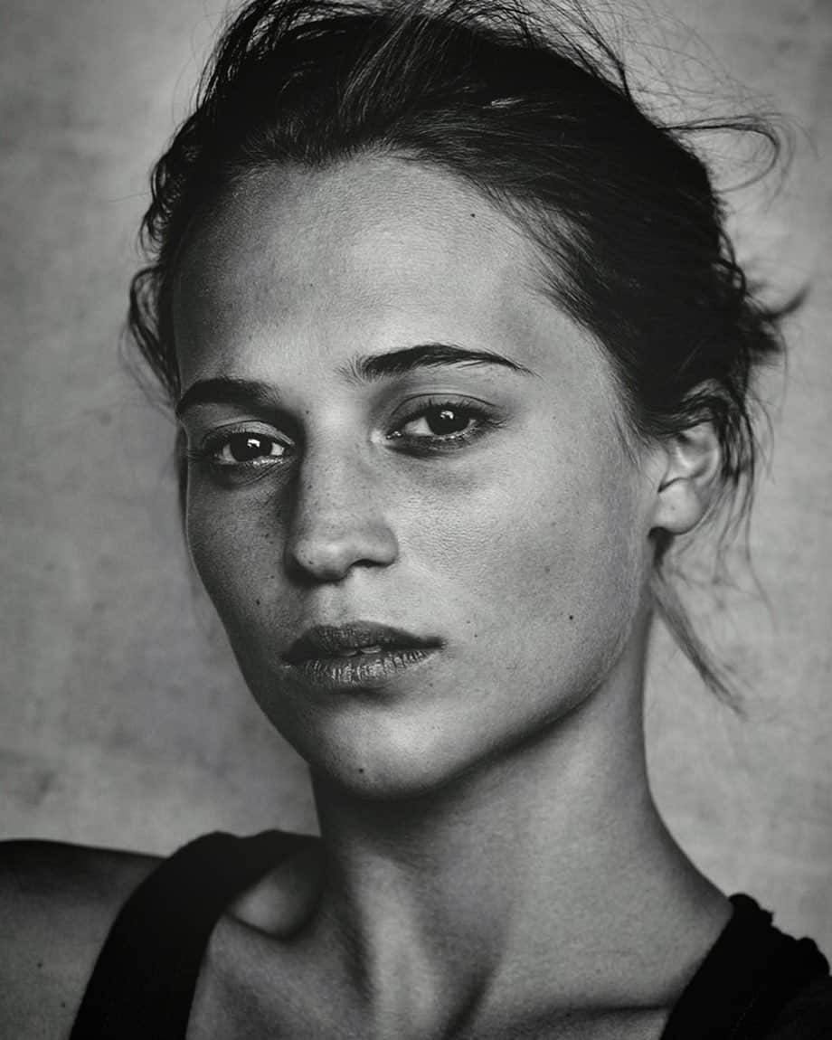 アリシア・ヴィキャンデルのインスタグラム：「Photographed by Craig McDean.」