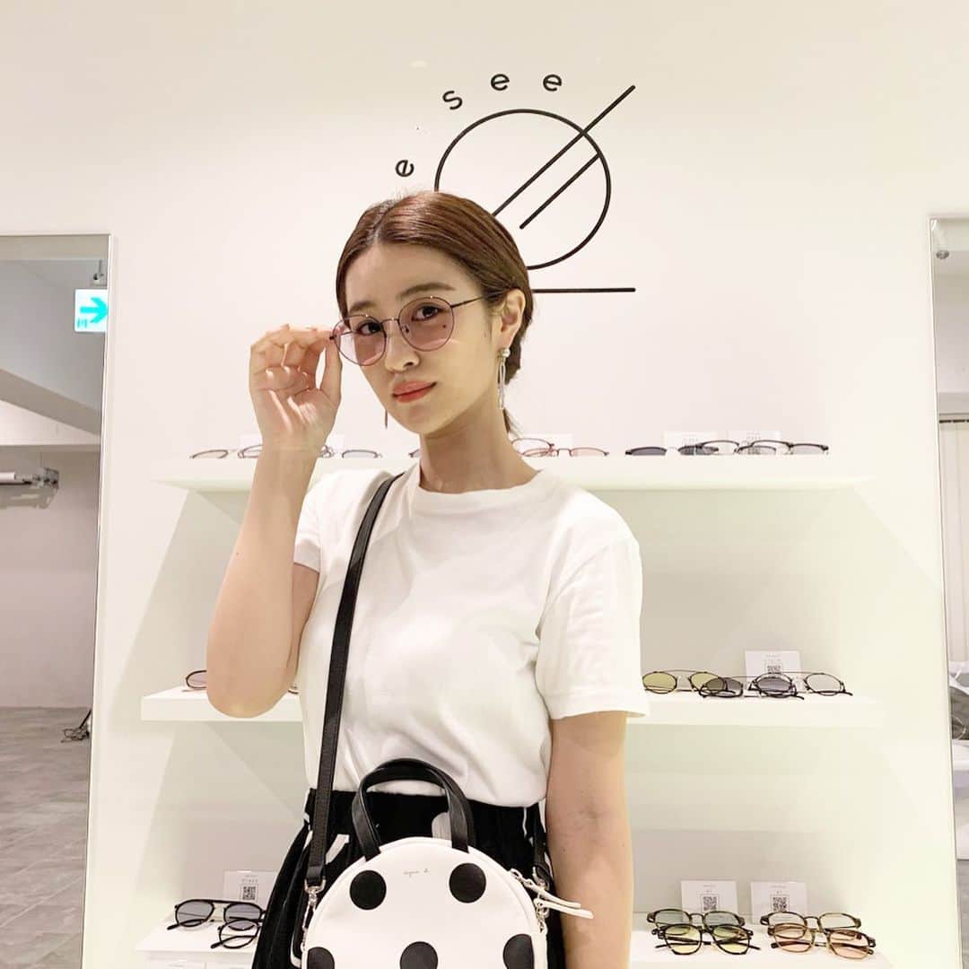 中瀬古ゆきなさんのインスタグラム写真 - (中瀬古ゆきなInstagram)「おニューのサングラスが可愛いすぎて、、！❤️🥺💗 ・ 少し大きめのサイズ感にピンクのレンズ💕🕶 日本で唯一のグラスフィッター、 @issei_glassesfitter さんが手掛けるブランド @resee.official のものです🥰 オープンについてお話ししていた頃から 約半年。なんと原宿駅の目の前という 神な立地に開店なさいました！！！🥳🎊 本当に本当におめでとうございます㊗️👏 ・ Re:Seeの眼鏡のレンズは透明度抜群で これまでかけていたものと全く違います🤣🌈 その上、デザインも可愛いしカラーも豊富！！ つぎメガネ買いたいな〜って方は ぜひいっせいさんのReseeで選んでみて下さい🥰 ・ ちなみに私がオーダーしたサングラスは 👉achのBK カラーレンズ ピンク25です🎵 ・ #resee #sunglasses #photo #harajuku #newopen #shop #code #coordinate #ootd #fashion #monotoon #colourlens #pink #black」8月12日 21時45分 - yuch1129