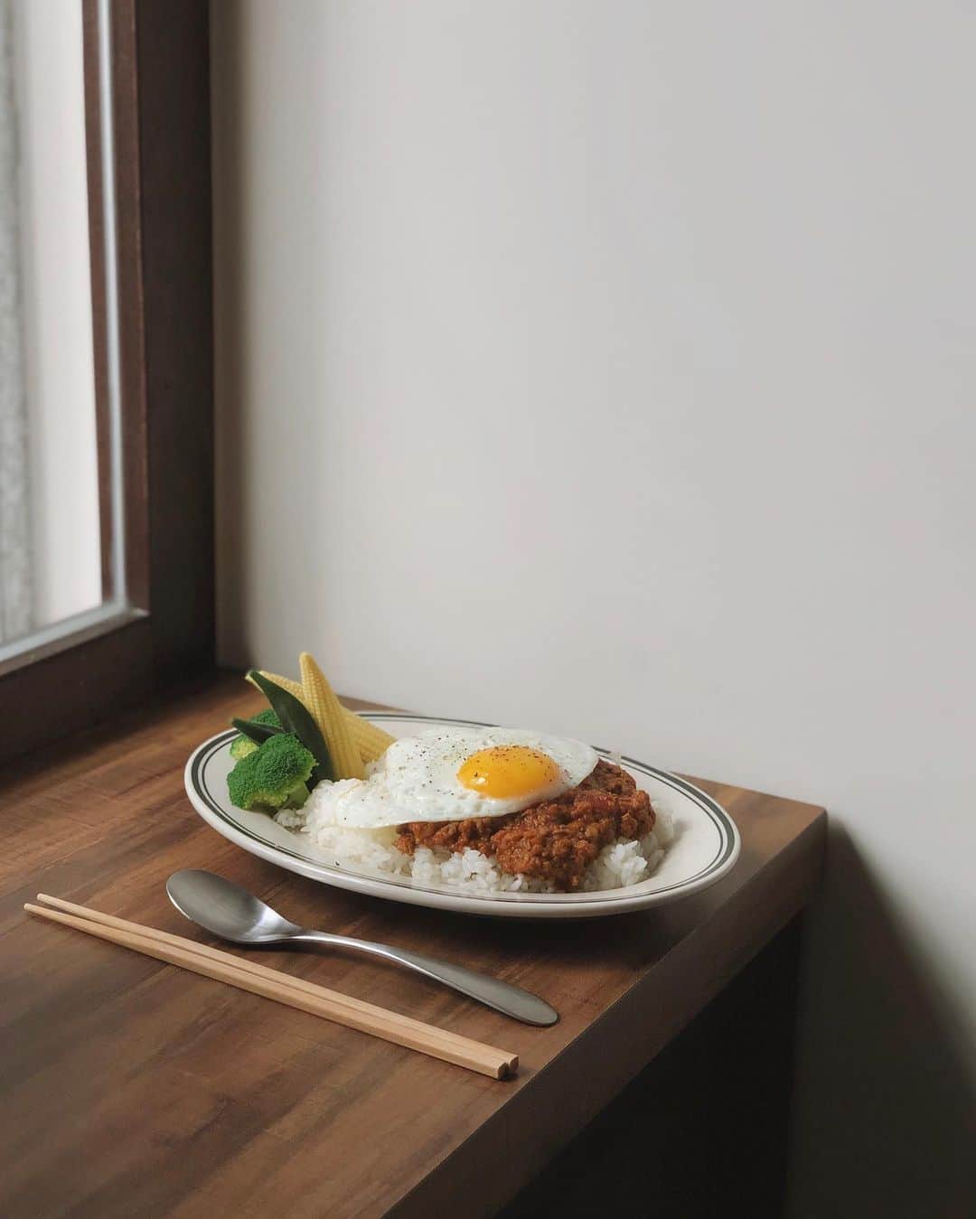 徐琁さんのインスタグラム写真 - (徐琁Instagram)「咖喱飯🍛味道很家常 環境很舒服很適合讀書或ㄧ個人來工作～～～🥰 下次要去吃布丁🍮」8月12日 21時54分 - cos55555