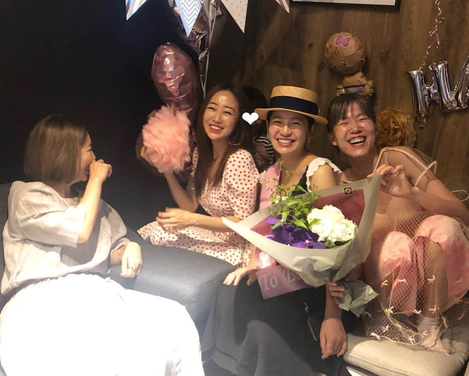 神崎恵さんのインスタグラム写真 - (神崎恵Instagram)「大好きな大好きな @banemaki ちゃんのbabyshower🍼🎉🧁💕🥳 もうすぐbabyに会えるのかと思うと、不思議さいっぱい、ワクワクいっぱい。 なんて可愛いママだろう🥺💕 大好きなひとたちと過ごす時間は、ほんと、幸せでいっぱいになる。  ワンピース #rouje ❤️❤️❤️」8月12日 21時59分 - megumi_kanzaki