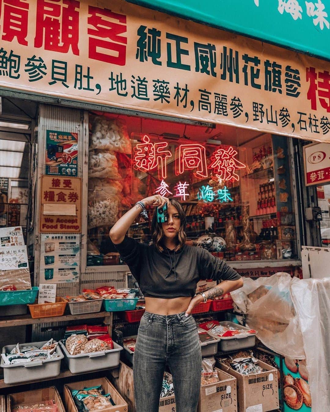 Visit The USAさんのインスタグラム写真 - (Visit The USAInstagram)「This is one place you don’t want to miss visiting when you are in NYC. Strolling down the bustling streets of Chinatown you'll find delicious eats, cute boutiques and endless opportunities for a great photo. 📷: @ruedesrosiers @marion.bertorello #VisitTheUSA」8月12日 22時00分 - visittheusa