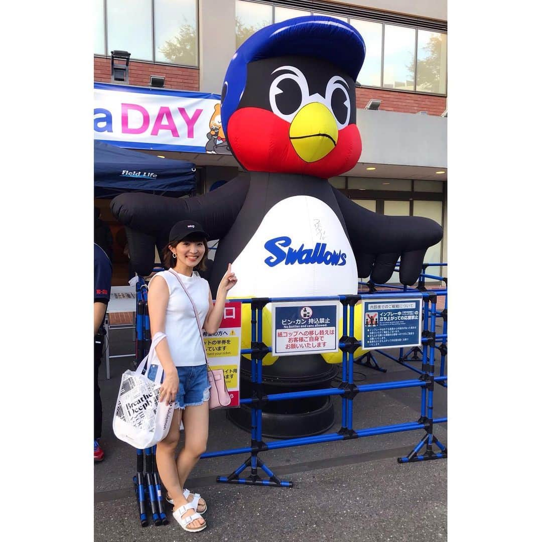 新田朝子さんのインスタグラム写真 - (新田朝子Instagram)「毎日甲子園を見ていたら、生で野球観戦したくなり、神宮球場へ駆け込みました。初ヤクルト戦。つば九郎かわいい😍💕また観に行こっと。 . #ヤクルトスワローズ  #明治神宮野球場  #プロ野球  #セリーグ  #野球観戦  #野球観戦コーデ  #野球好きな人と繋がりたい  #tokyoyakultswallows  #baseball #lovebaseball  #japanesebaseball」8月12日 22時12分 - asako.nitta