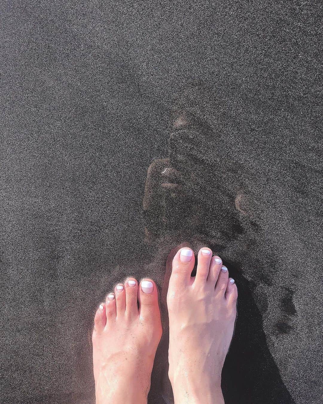 藤原菜摘さんのインスタグラム写真 - (藤原菜摘Instagram)「FOOTもフレンチ🐻❤️ #menail #natsumi_nail_ #beach」8月12日 22時06分 - natsumi_fujiwara