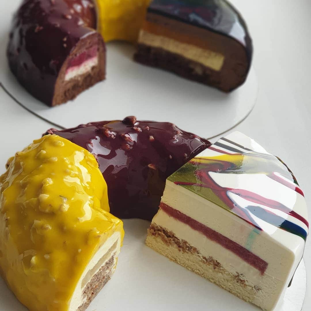 オリガ・ノスコワさんのインスタグラム写真 - (オリガ・ノスコワInstagram)「Cake🤪🍰🍰🍰🍰 . #olganoskova#olganoskovaa#cake#art#artcake#art🎨#artwork#artgallery#desing#artist#ufa#moskow#weddingcake#mirrorcake#mirrorglaze#food#foodporn#foodblogger#dessert#cooking#masterclass#dessertmasters#pastryart#show#showcake#masterclassonline#noskovaonline#noskova_online#newyork#abstractart」8月12日 22時14分 - olganoskovaa