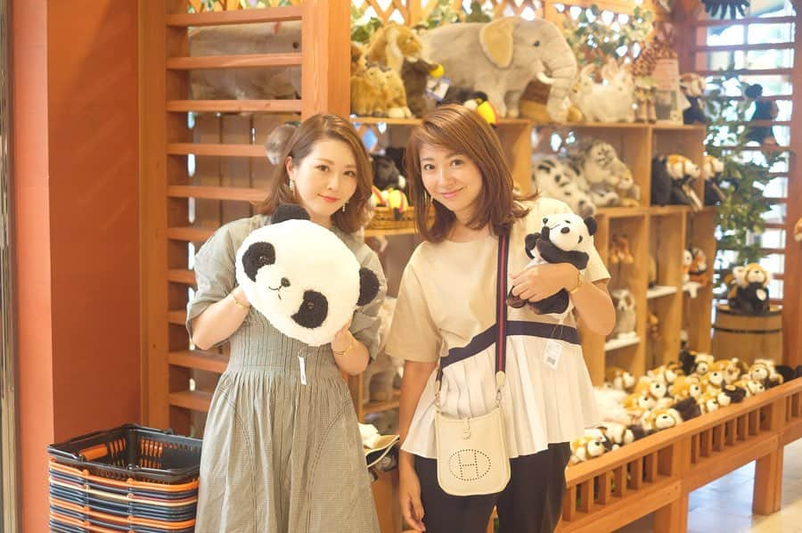 奥田順子さんのインスタグラム写真 - (奥田順子Instagram)「アドベンチャーワールド🐼へ。 暑かったけど、男の子3人喜んでくれたからよかった！ 何より夜のナイトマリンライブLOVESのイルカショーに感動！！子供達も真剣にみてました！ #アドベンチャーワールド#白浜#ナイトイルカショー#和歌山#ナイトマリンライブLOVES#AlwaysTogether」8月12日 22時29分 - okuda_junko