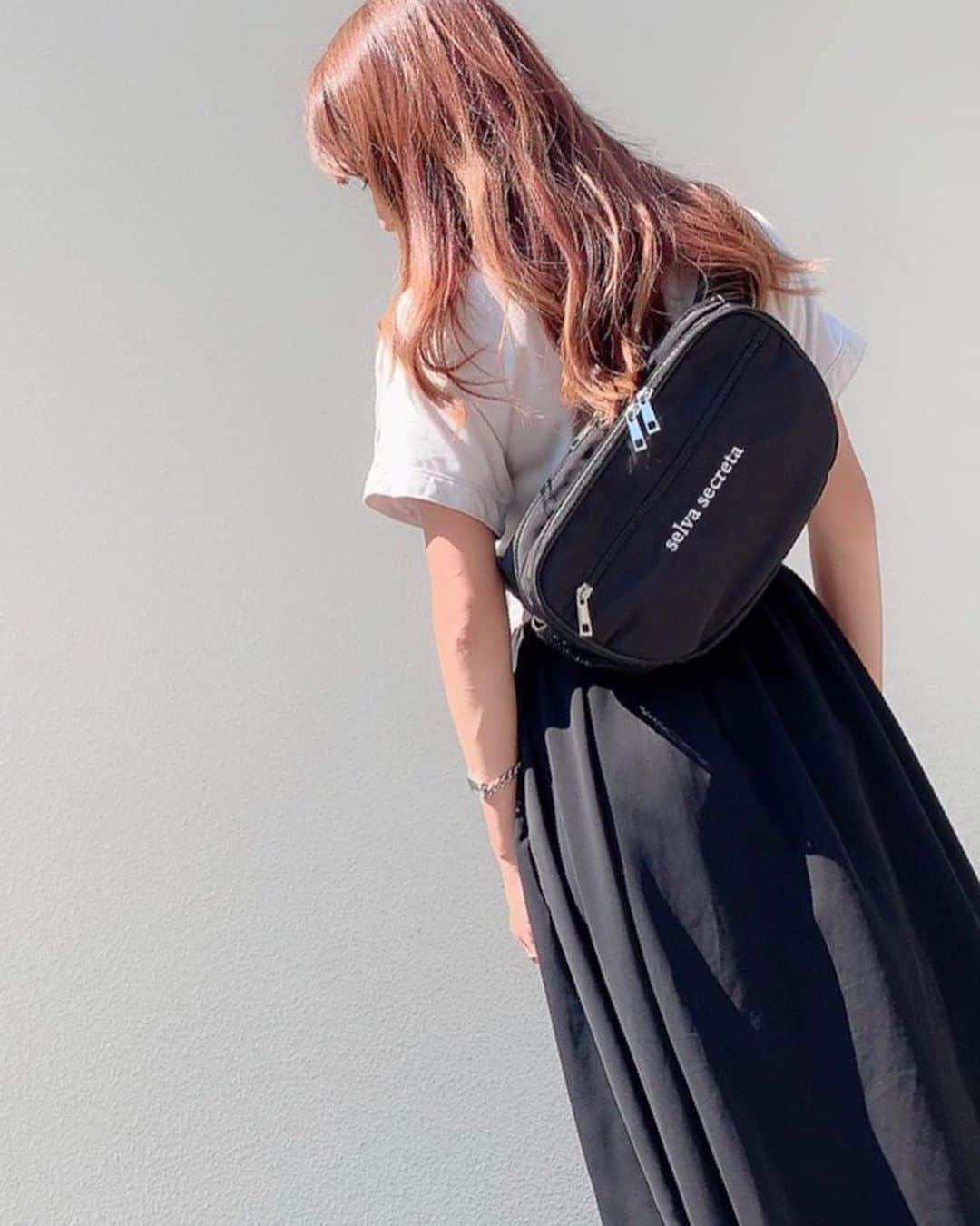 のインスタグラム：「のんちゃんの新作の 多機能ウエストポーチが 発売されたよん❤️ 軽くて多機能^_^  沢山ポケットついてたり 撥水加工もしてあるみたい #ウエストポーチ #多機能」