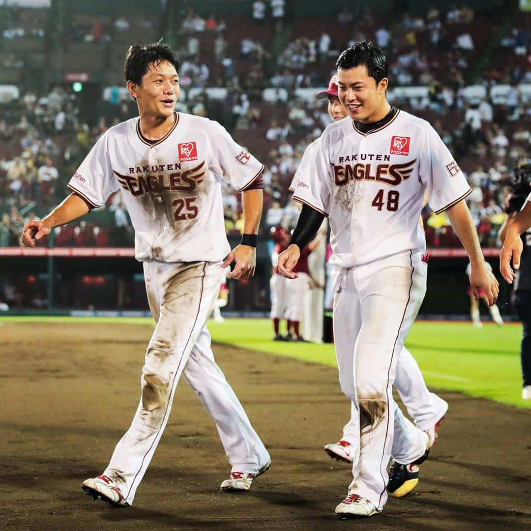 東北楽天ゴールデンイーグルスさんのインスタグラム写真 - (東北楽天ゴールデンイーグルスInstagram)「⚾️ ⚾️E 3x-2 B⚾️ 延長10回に渡邊佳明選手がタイムリー2ベースを放ち 劇的なサヨナラ勝利で連勝‼️ 10回表を8球で抑えたハーマン選手が5勝目💯  銀次選手が3安打1打点と大活躍で打線を牽引👍🏼 復帰登板の岸選手は6回3安打1失点9奪三振の好投✨ #rakuteneagles #RESTART #日本一の東北へ #夏スタ #渡邊佳明 #田中和基 #ハーマン #太田光 #銀次 #岸孝之」8月12日 22時25分 - rakuten_eagles