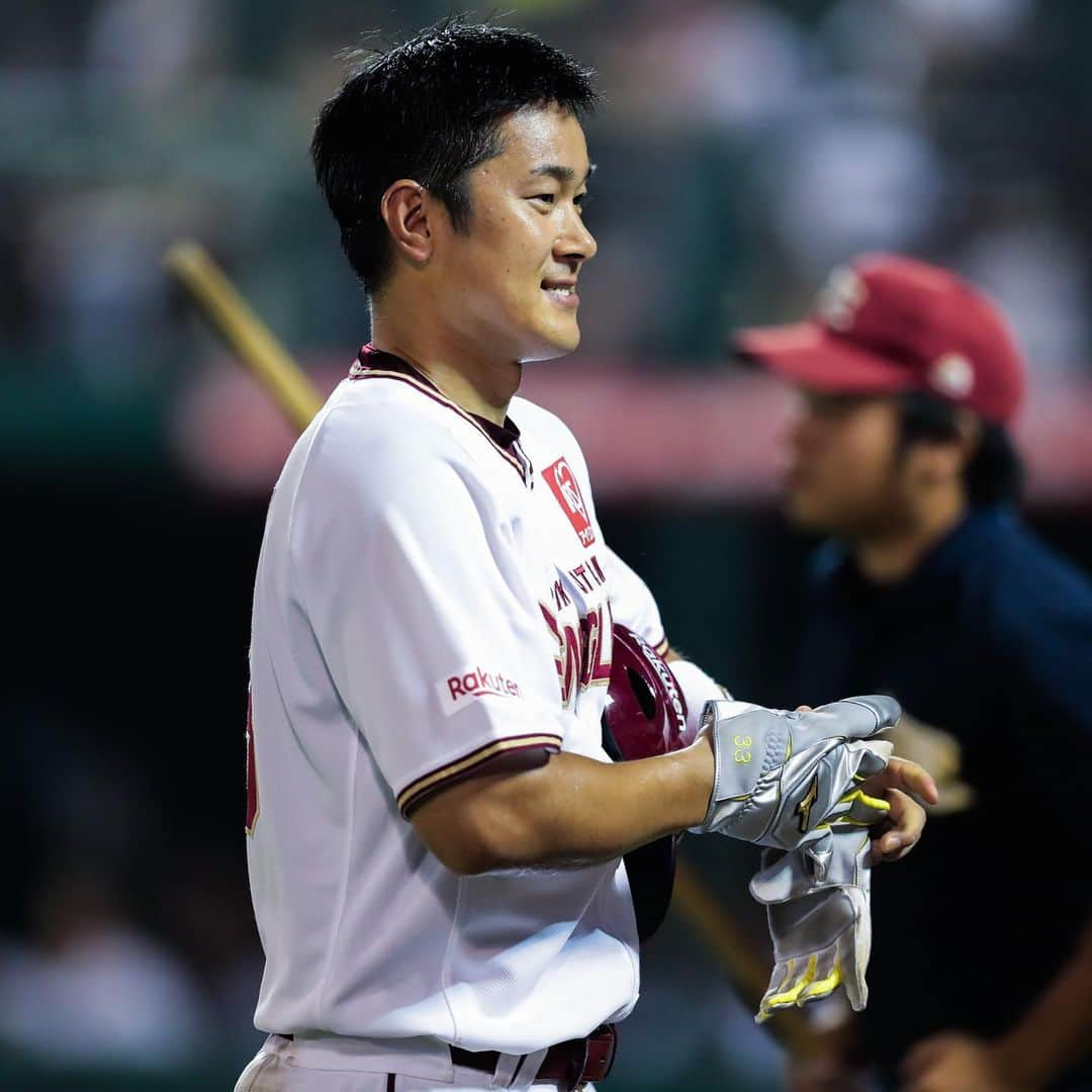 東北楽天ゴールデンイーグルスさんのインスタグラム写真 - (東北楽天ゴールデンイーグルスInstagram)「⚾️ ⚾️E 3x-2 B⚾️ 延長10回に渡邊佳明選手がタイムリー2ベースを放ち 劇的なサヨナラ勝利で連勝‼️ 10回表を8球で抑えたハーマン選手が5勝目💯  銀次選手が3安打1打点と大活躍で打線を牽引👍🏼 復帰登板の岸選手は6回3安打1失点9奪三振の好投✨ #rakuteneagles #RESTART #日本一の東北へ #夏スタ #渡邊佳明 #田中和基 #ハーマン #太田光 #銀次 #岸孝之」8月12日 22時25分 - rakuten_eagles