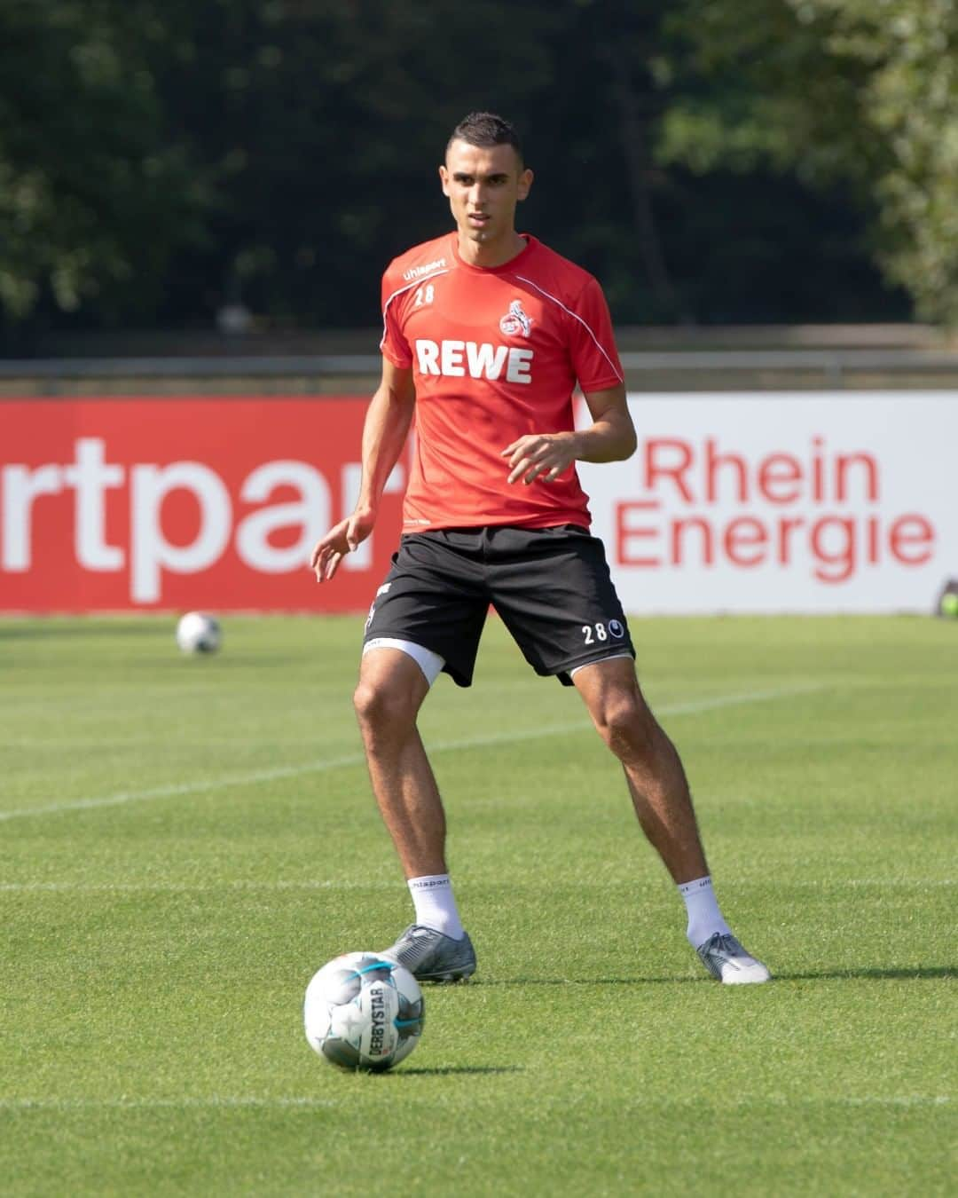 1.FCケルンさんのインスタグラム写真 - (1.FCケルンInstagram)「Noch einmal herzlich willkommen bei #effzeh, @ellyes_skhiri. 🔴⚪ Der FC-Neuzugang ist heute ins Training eingestiegen. ___ #Köln #Kölle #Bundesliga」8月12日 22時25分 - fckoeln