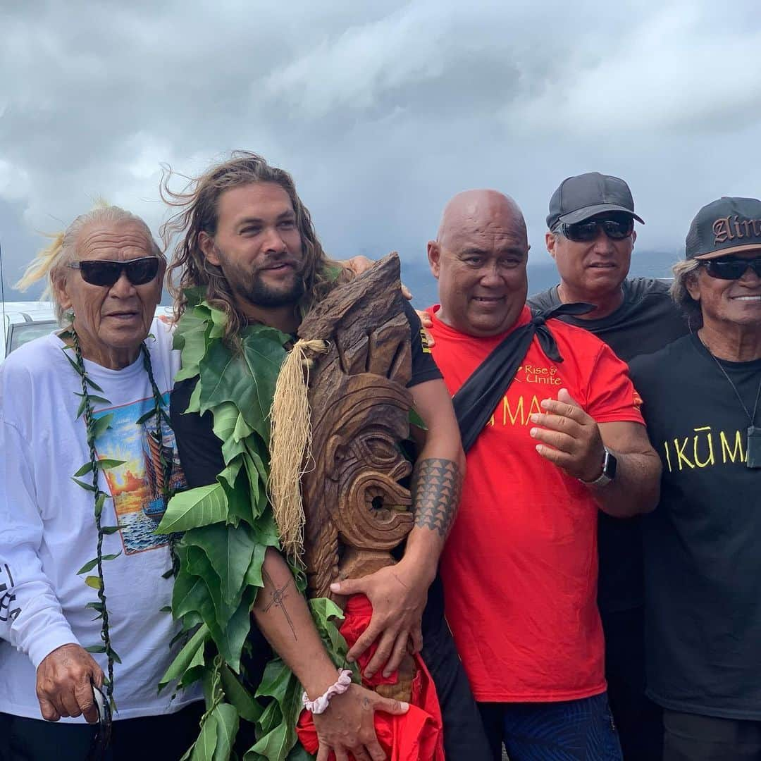 ジェイソン・モモアさんのインスタグラム写真 - (ジェイソン・モモアInstagram)「Standing with my hero’s  Love my ohana proud to stand and protect our sacred. #maunaready #maunamajority #kukiaimauna #wearemaunakea @protectmaunakea @puuhuluhulu  Aloha j」8月12日 22時26分 - prideofgypsies