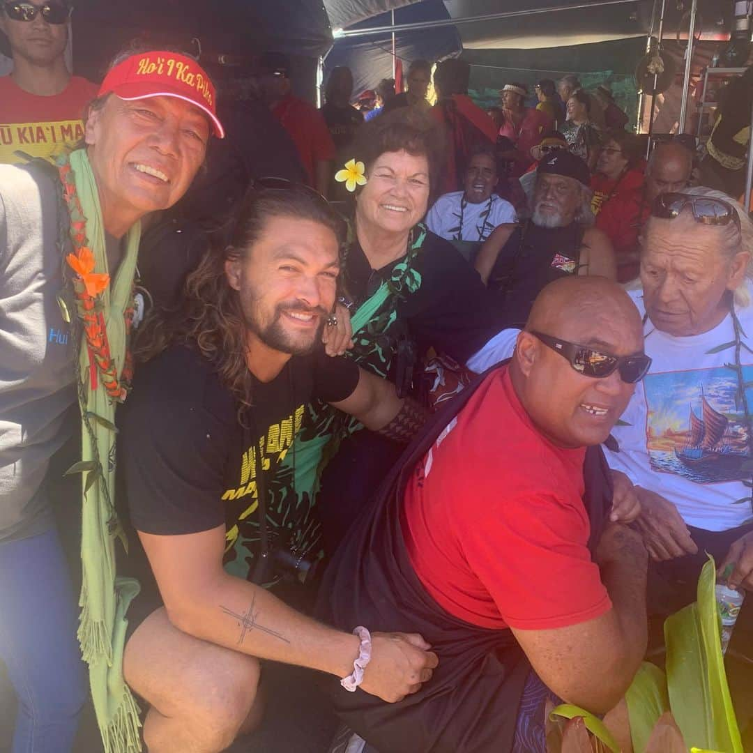 ジェイソン・モモアさんのインスタグラム写真 - (ジェイソン・モモアInstagram)「Standing with my hero’s  Love my ohana proud to stand and protect our sacred. #maunaready #maunamajority #kukiaimauna #wearemaunakea @protectmaunakea @puuhuluhulu  Aloha j」8月12日 22時26分 - prideofgypsies