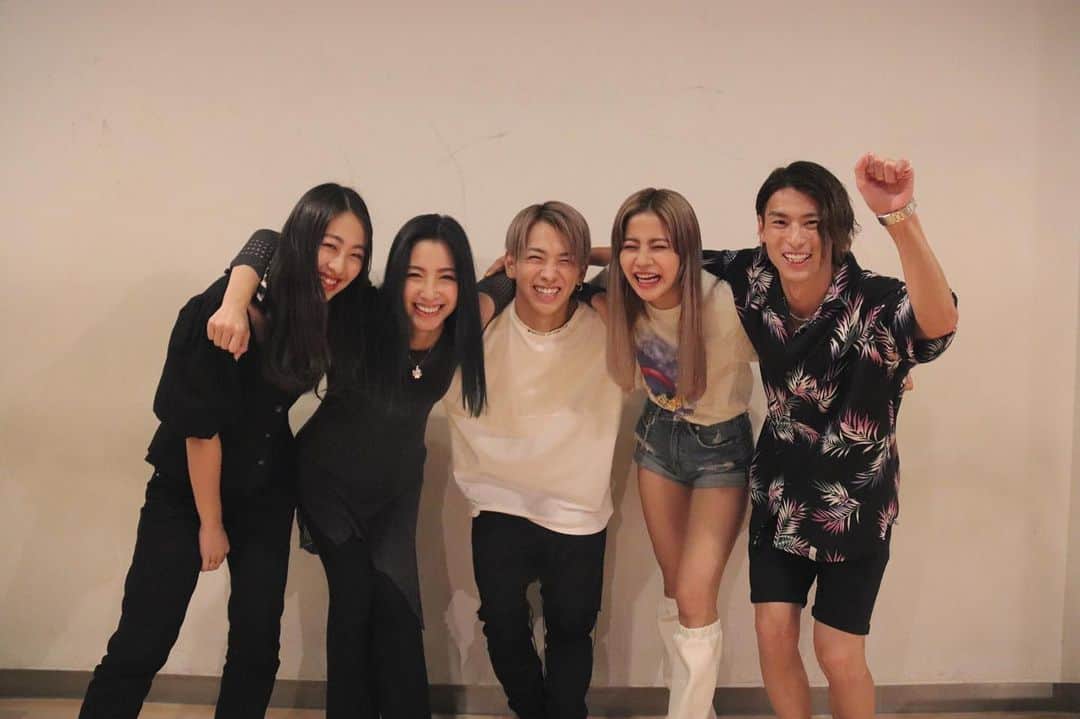 honoka のインスタグラム：「デビューして今日で4年になりました！﻿ いつも応援して下さるファンの皆さん﻿ そしていつも支えてくれるスタッフさん達のおかげで﻿ 今年もこの日を迎えることができました🥰❤️﻿ ﻿ 本当に感謝でいっぱいです！﻿ いつもありがとうございます！﻿ これからもlolをよろしくお願いします！﻿ ﻿  心から愛を込めて〜❤️❤️ #lol #4yearanniversary」