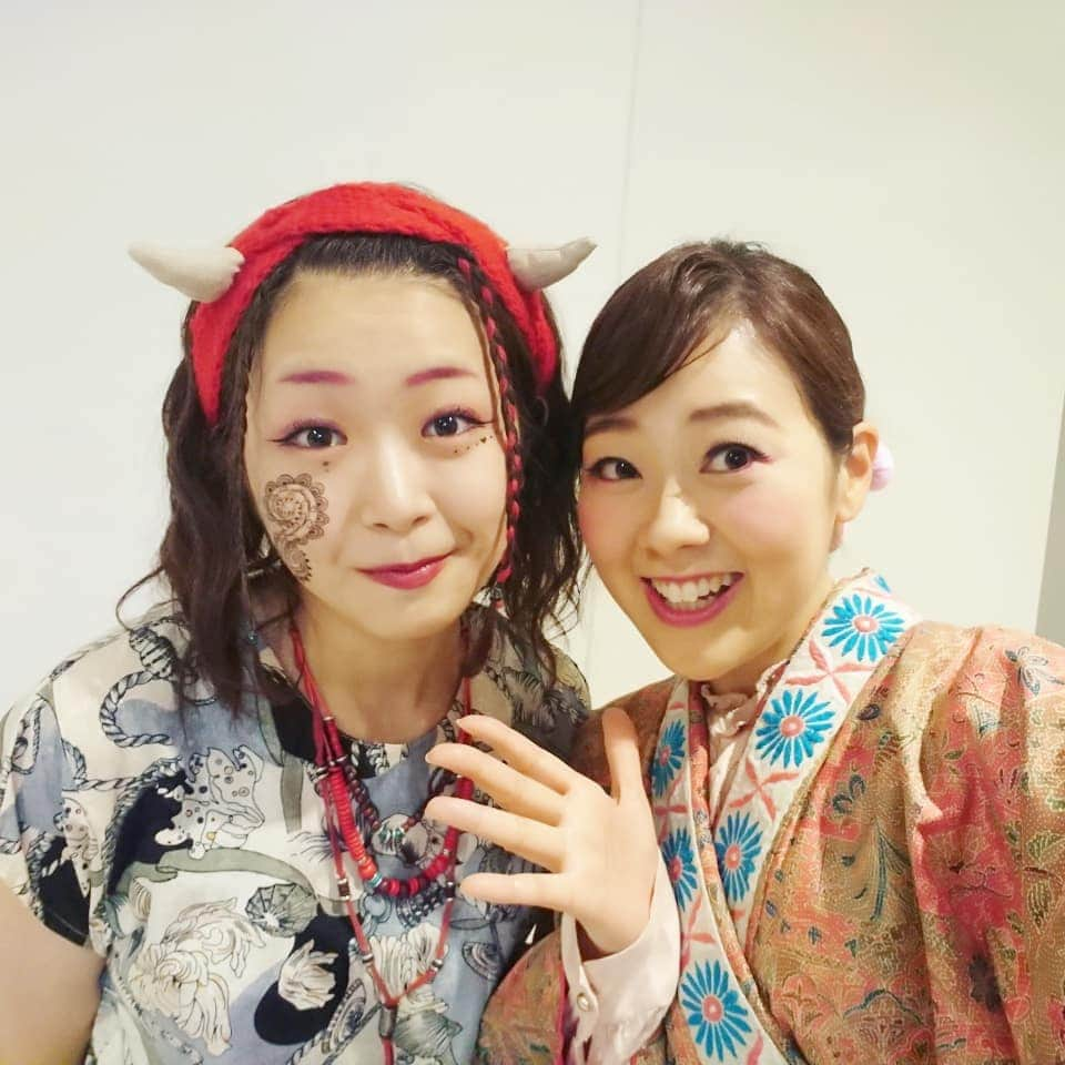 滝香織さんのインスタグラム写真 - (滝香織Instagram)「改めまして、#舞台 #にせ桃太郎 、おかげさまで無事に#千秋楽 まで終えることができました。 素晴らしい役者の皆さんとスタッフの皆さんとご一緒することができ、幸せな時間でした。 一瞬一瞬が楽しかった～😆 ありがとうございました。  観に来てくださった皆様、支えてくださった皆様、応援してくださった皆様、本当にありがとうございました。  さて、この『にせ桃太郎』私と新居浜市民キャストの皆さんは今日で終わりですが、桃太郎たちは今週末、#四国学院大学 #ノトススタジオ で香川公演があります。 きっと一週間でさらにパワーアップし、劇場も変わり、桃姫、村人も変わり、また一味違ったにせ桃太郎が観られるかと思います。 子供も大人も楽しめる舞台です✨お近くの方はぜひ☆  #舞台 #演劇 #サラダボール #青年団 #fukaiproduce羽衣 #あいテレビ #アナウンサー」8月12日 22時28分 - kaorin_taki