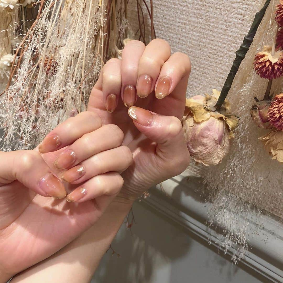 濵松里緒菜さんのインスタグラム写真 - (濵松里緒菜Instagram)「* * * deicy nail&eyelash（@deicy_shibuya）で 彩香さん（@aaaaystaglam）に ネイルをして頂きました💅 * * 今回はいつもより シンプルにして頂きました☺️ シンプルだけどおしゃれ❤︎❤︎ * Goldがめっちゃかわいい🥰 * * いつもありがとうございます😊 *  ご予約は @aaaaystaglam さんのDMへ♥️ * * #ジェルネイル #ネイル #nail #nails」8月12日 22時38分 - riona_hamamatsu