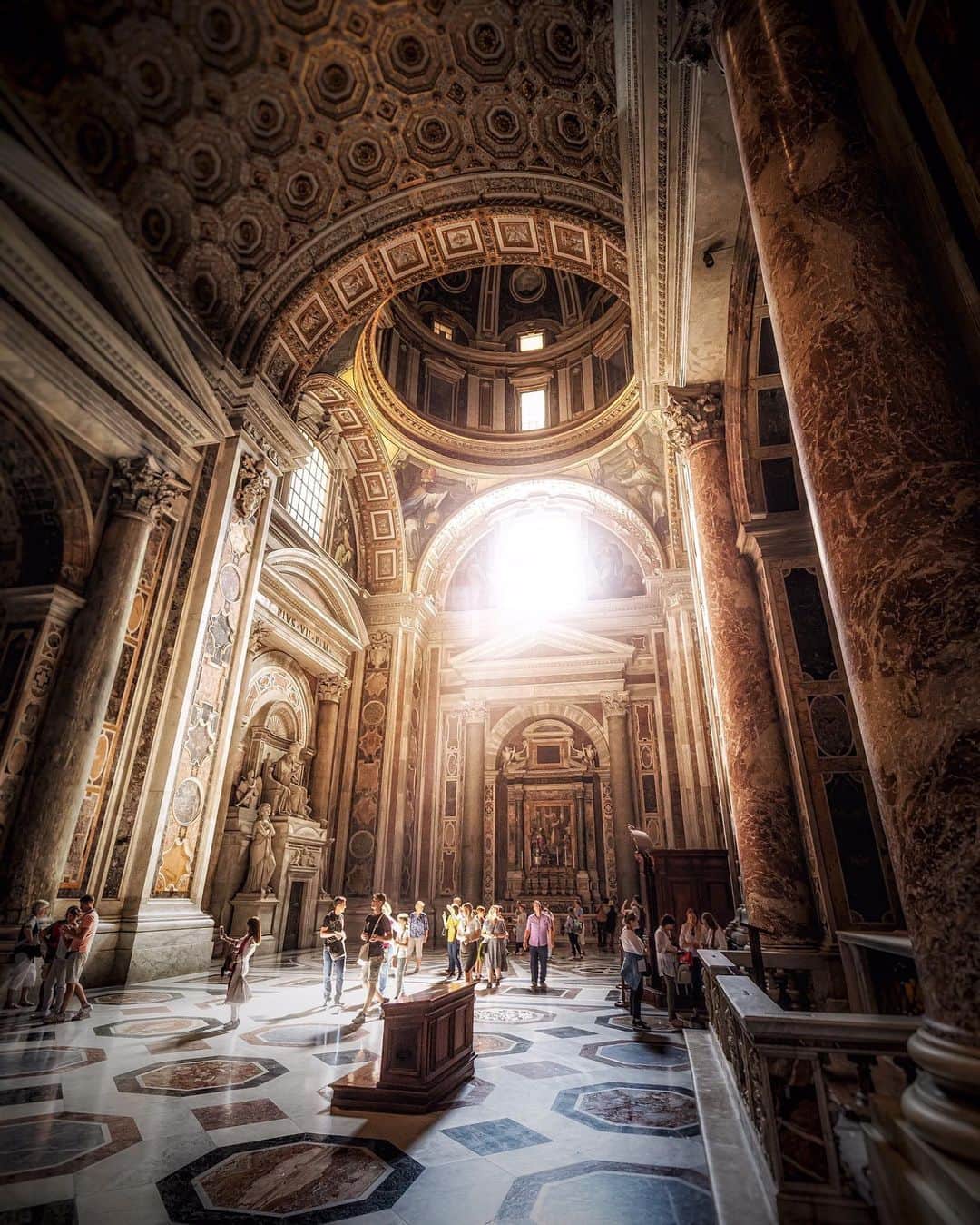 CANON USAさんのインスタグラム写真 - (CANON USAInstagram)「"In order to take in all the detail of this massive basilica, I need my favorite wide-angle lens. The EF 16-35mm f/4L IS USM never disappoints." #MyCanonStory  Photo Credit: @Jasonkphotos Camera: #Canon EOS 5D Mark IV Lens: EF 16-35mm f/4L IS USM Aperture: f/4 ISO: 1000 Shutter Speed: 1/40 sec Focal Length: 16mm  #teamcanon #canonusa #basilica #wideangle #travel」8月12日 22時39分 - canonusa
