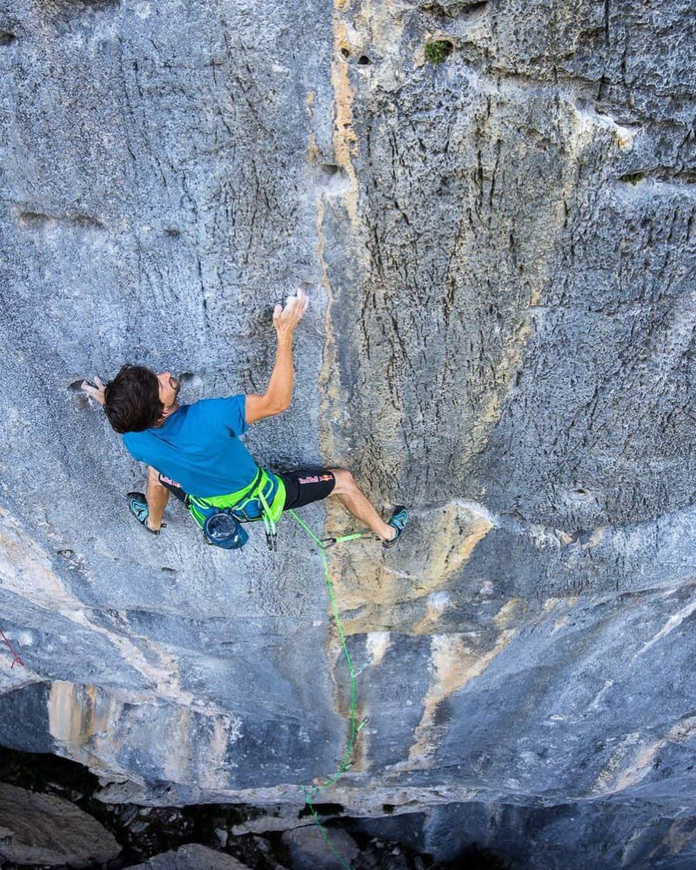 キリアン・フィッシュフーバーのインスタグラム：「I‘m looking forward to meet my @team_edelrid buddies and climb in one of my favourite areas, the Frankenjura. We‘ll test the latest creative technology and probably eat some Schäufele. I‘m excited!! • Thanks to #reinifichtinger for the pic of me at #Schleierwasserfall back in 2017!」