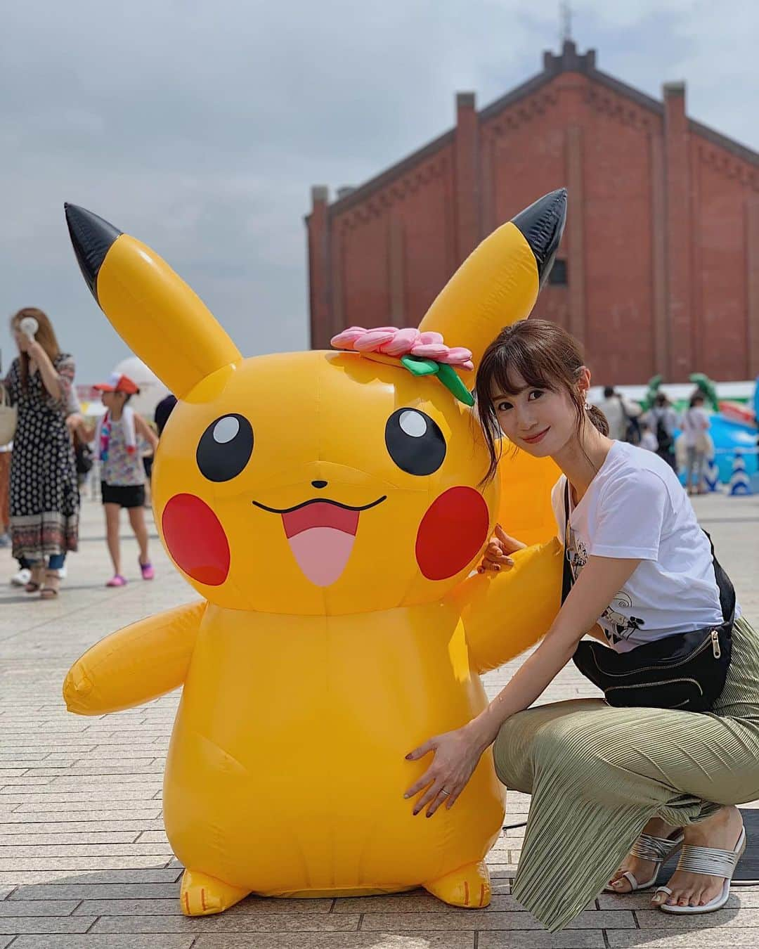 川本彩さんのインスタグラム写真 - (川本彩Instagram)「Pokemongo fest 2019 Yokohama🌈✨﻿ ああ楽しかった〜🥺！﻿ ﻿ この日の為に買ったロケット団Tシャツコーデで☺️﻿ 1日外で遊ぶことほぼないので、日焼け怖すぎて完全フル装備で行ったよ！﻿ サファリハット⁇周りからみたらとても怪しい人だったと思うけど笑 顔と首周りも焼けないし、呼吸しやすいしすごく良かった🥰﻿ メンズ用だったのかな？﻿ ぴったりだったな〜..😭笑﻿ ﻿ #pokemon #pokemongo #pikachu #pokemongofest #pokemongofest2019 #pokestagram #ポケモン #ポケモンgo #ポケスタグラム #ピカチュウ #ペラップ #日焼け対策 #ラッシュガード #サファリハット」8月12日 22時40分 - aya_kawamoto