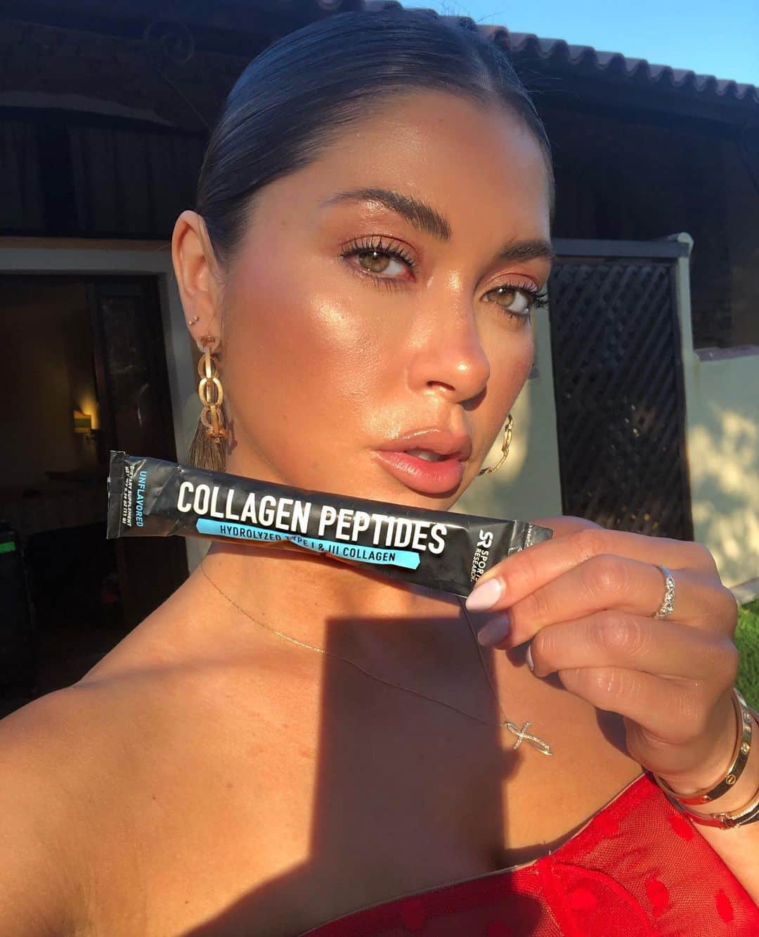 アリアニー・セレステさんのインスタグラム写真 - (アリアニー・セレステInstagram)「The Glow up is real thanks to my @sportsresearch collagen packs. ✨✨✨✨ I take these to go, even while on vacation! #hair #skin #nails #sportsresearch #collagen」8月12日 22時42分 - ariannyceleste