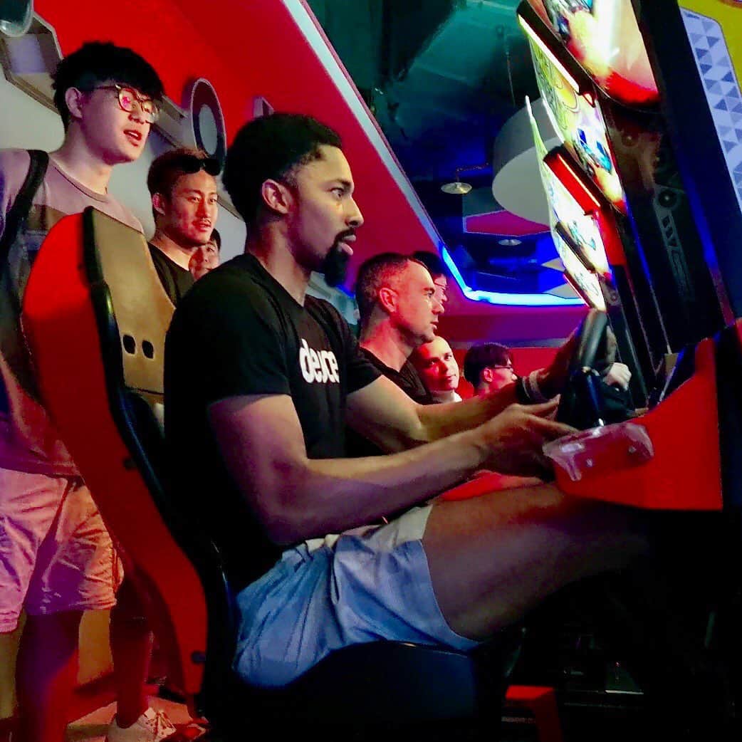 Brooklyn Netsさんのインスタグラム写真 - (Brooklyn NetsInstagram)「Might not have much downtime in Shanghai in October 🇨🇳 so Spence had to get his arcade and karaoke fix this summer」8月12日 22時42分 - brooklynnets
