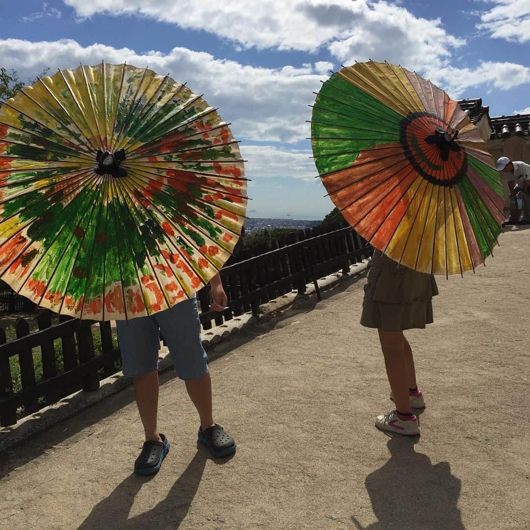 氏家恵さんのインスタグラム写真 - (氏家恵Instagram)「家族で高知から愛媛に旅行 愛媛のＢ級グルメ #白楽天 #焼き豚たまご飯  うまし。  #松山城  では門番とにこやかに写真を撮った直後に捕らえられた？！ (笑) ノリのいいお兄さんでした。 暑い中お疲れ様です。  火縄銃体験をするヒノキ。今ひとつ撃ってる感がない…」8月12日 22時46分 - ujiiemegumi