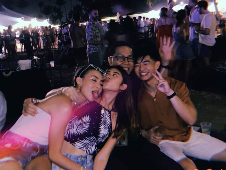 ソニアさんのインスタグラム写真 - (ソニアInstagram)「Signs of a good (but absolutely batshit crazy night) -  1) Champagne overload 2) Friends spontaneously turning up 3) Everyone getting dunked pretty much fully clothed 4) Falling face first into the ground with @jermsng 5) Avery’s phone getting stolen 6) Us tracking phone thief to a hotel in town 7) Avery ACTUALLY getting his phone back 8) 99% of photos were blur  9) @r_hjs probably never hanging out with us again after last night 🤣 10) But eventually (and miraculously) everyone got back in one piece and it was honestly a heck of a night  Thank you @tanjongbeachclub and @havaianassingapore for an explosive end to the long weekend 💥」8月12日 22時55分 - soniachew
