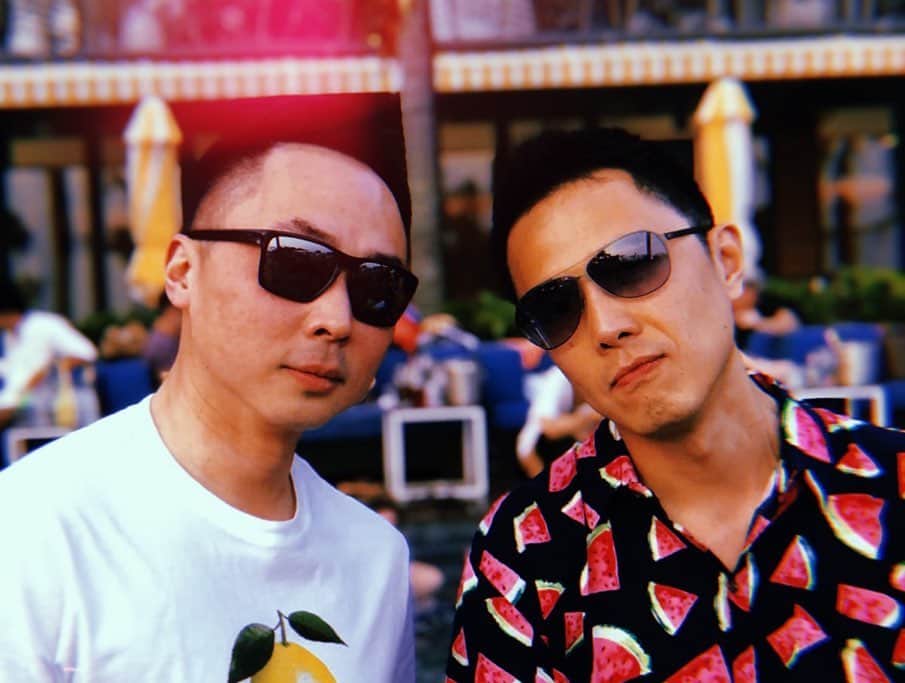 ソニアさんのインスタグラム写真 - (ソニアInstagram)「Signs of a good (but absolutely batshit crazy night) -  1) Champagne overload 2) Friends spontaneously turning up 3) Everyone getting dunked pretty much fully clothed 4) Falling face first into the ground with @jermsng 5) Avery’s phone getting stolen 6) Us tracking phone thief to a hotel in town 7) Avery ACTUALLY getting his phone back 8) 99% of photos were blur  9) @r_hjs probably never hanging out with us again after last night 🤣 10) But eventually (and miraculously) everyone got back in one piece and it was honestly a heck of a night  Thank you @tanjongbeachclub and @havaianassingapore for an explosive end to the long weekend 💥」8月12日 22時55分 - soniachew