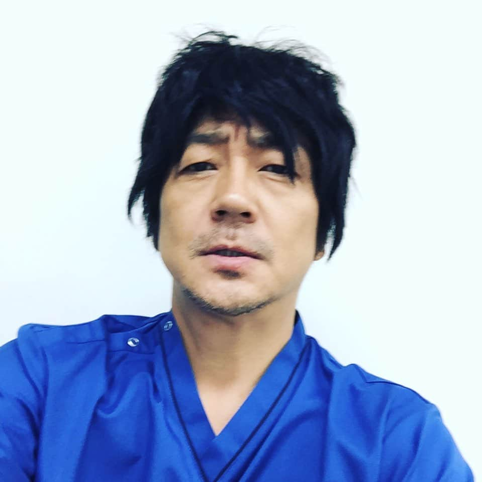 月に吠える。さんのインスタグラム写真 - (月に吠える。Instagram)「四方田役の 小久保くんヘッド装着  #サイン#大森南朋#小久保寿人」8月12日 22時48分 - tsukinihoeru.6960.naoomori