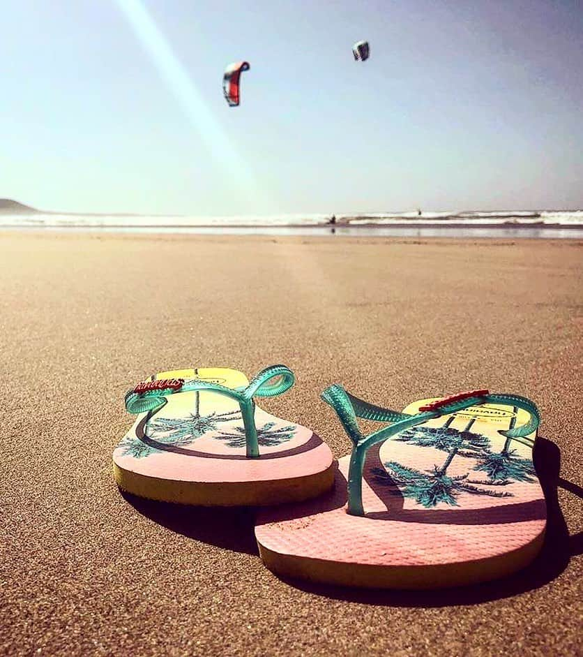 Havaianas Europeさんのインスタグラム写真 - (Havaianas EuropeInstagram)「Where are you taking us this Summer? We want to know 😎☀️#repost @surfingdonkeys #beach #summer」8月12日 22時50分 - havaianaseurope