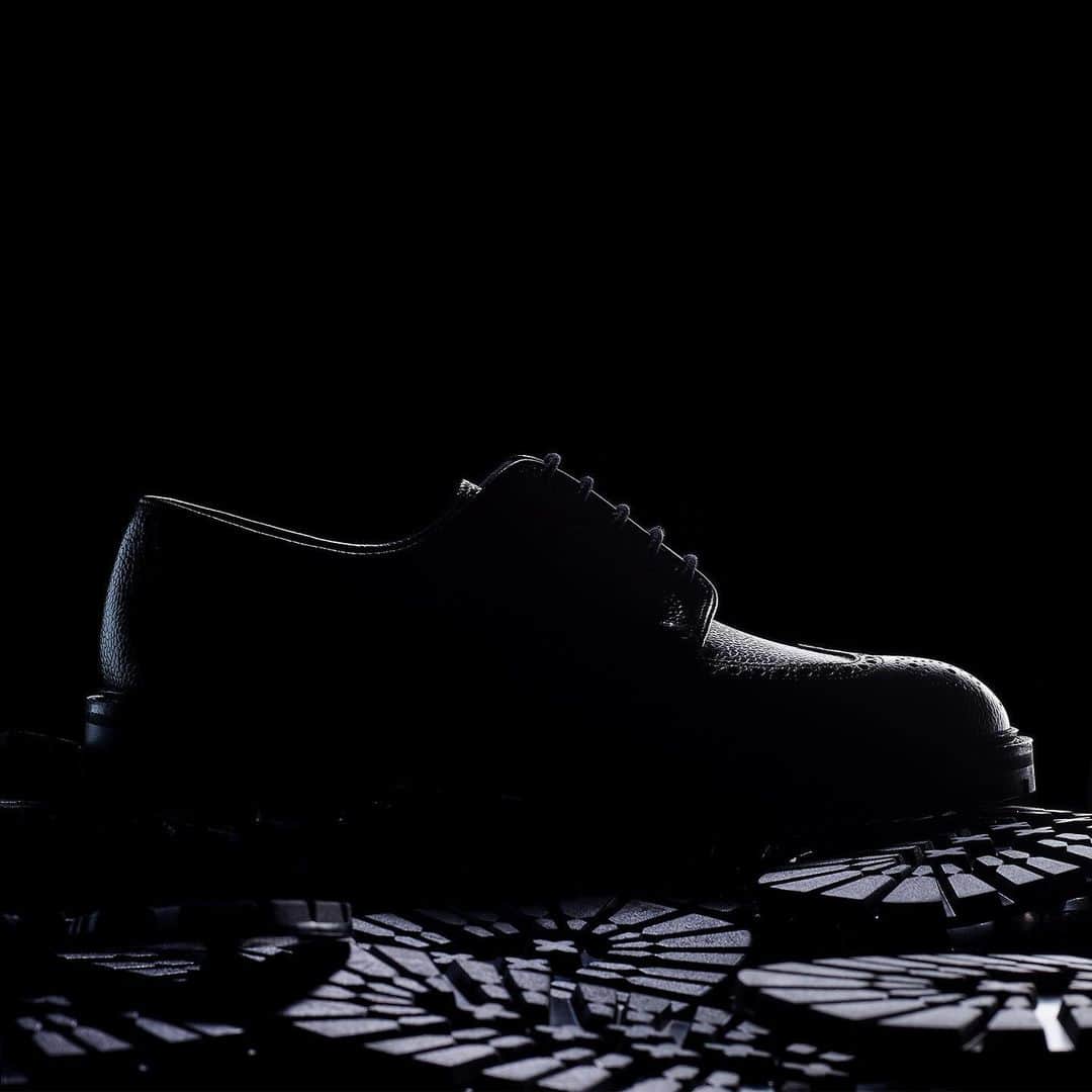 のインスタグラム：「The Autumn Winter ‘19 season is nearly upon us.  AW19. Online from the 1-9-19 #AW19 #crockettandjones #newseason #newstyles #madetobeworn  Above. Part II of ‘The Black Editions’ is to be revealed this week on @Instagram」