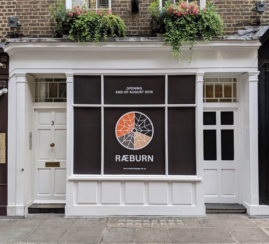 のインスタグラム：「RÆBURN Store coming soon 👀⁠⠀ -⁠⠀ Preparations are underway for the opening of our first store at 3 Newburgh Street in Carnaby, London, towards the end of this month. We're proud to be working with @andthenstudio_ on the store fit-out. 'As we develop and test our retail concept, we look forward to meeting and learning from our growing community in the heart of the capital' Jolyon Bexon, Head of Retail ⁠♻️ -⁠⠀ #RAEBURN #RemadeInEngland」