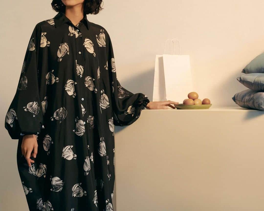 ランバンのインスタグラム：「The Woman and Child printed dress in silk, from the #LanvinFW19 collection, shot by @charlygosp. #LanvinbyBrunoSialelli」