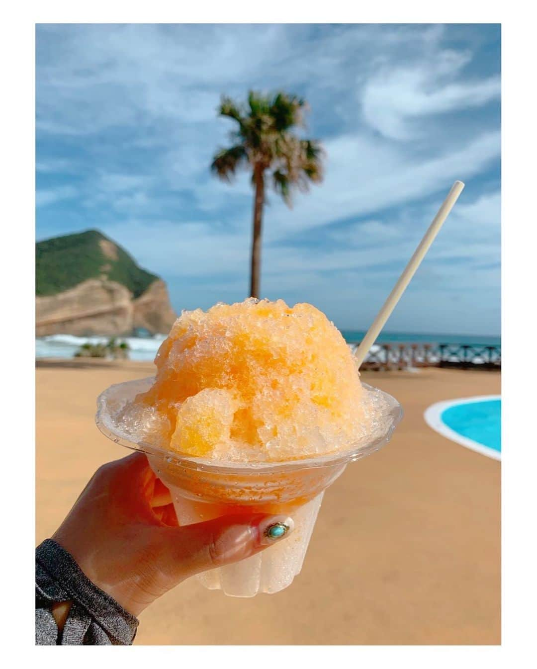 みかんさんのインスタグラム写真 - (みかんInstagram)「夏休み満喫🏝 なんで子供ってプール飽きないんだろう⁉️ 宿題の絵日記は一体、何を書くのか楽しみだなぁ✨ ホテルから見る景色も素敵すぎて、夜のライトアップも雰囲気最高👍⭐️ またコスモリゾート種子島ホテル来たいなぁ❤️ 次はシュノーケリングとダイビングをキボンヌ🥰 #コスモリゾート種子島いわさきホテル  #日焼け #プール好きな息子 #ピンクのホテル #色々良すぎて写真におさめたいワケですわ #疲れて爆睡」8月12日 23時09分 - mikan02241984