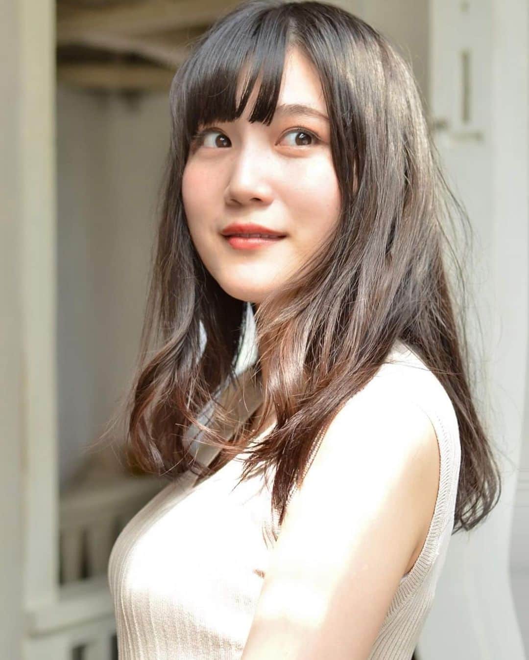 のインスタグラム：「光が綺麗なスタジオはわくわくする * * #ポートレート #写真 #写真好きな人と繋がりたい #写真撮ってる人と繋がりたい #ファインダー越しの私の世界  #ポトレ #カメラ好きな人と繋がりたい  #ポートレート好きな人と繋がりたい #ポートレートモデル #モデル #被写体 #撮影会 #撮影会モデル #japanesegirl #japanesemodel #portrait #camera #tokyo」