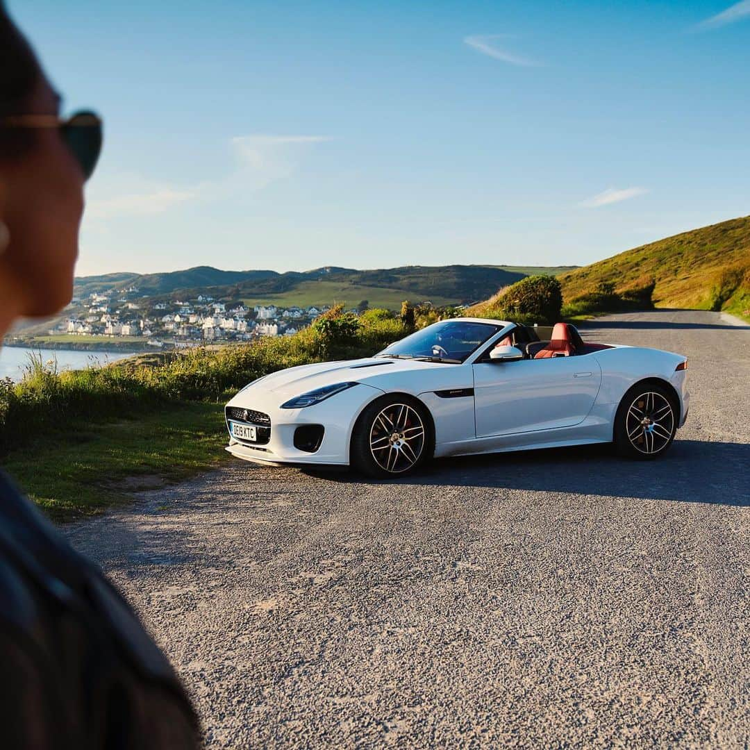 Jaguarさんのインスタグラム写真 - (JaguarInstagram)「An offer you can't refuse.  #JaguarJourneys #Jaguar #FTYPE #Convertible #Luxury #Premium #SportsCar #CarsofInstagram #InstaCar #InstaDesign #England #UK」8月12日 23時16分 - jaguar