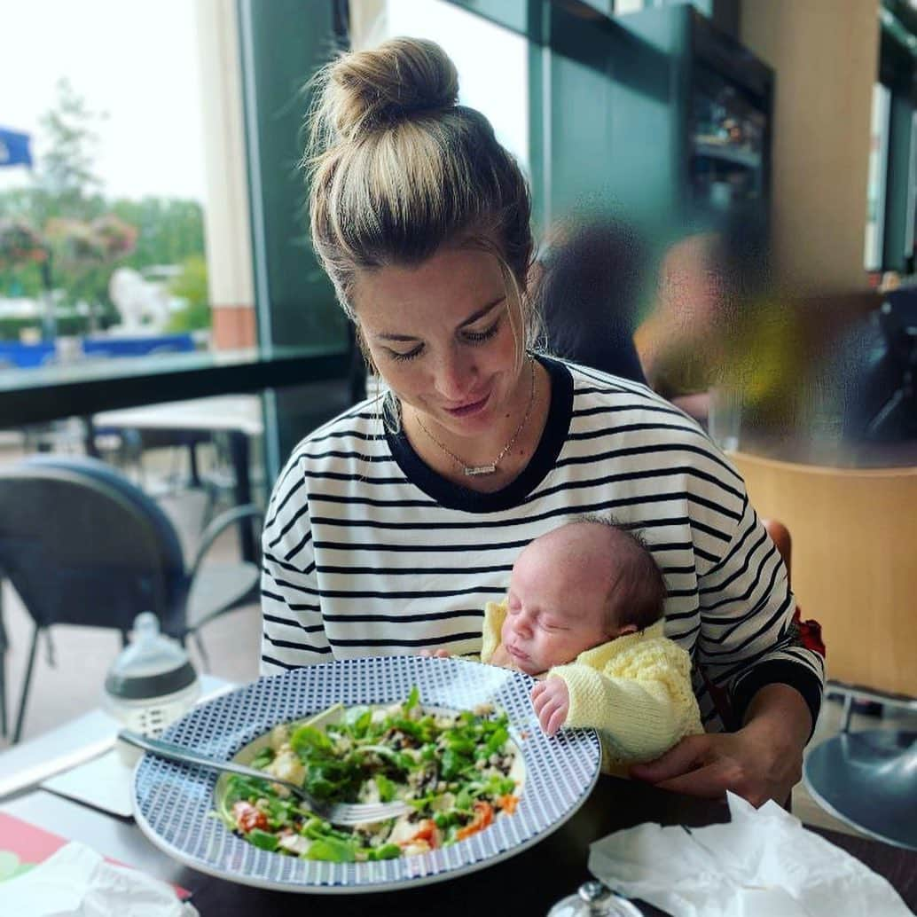 ジェマ・アトキンソンさんのインスタグラム写真 - (ジェマ・アトキンソンInstagram)「Mia’s first trip to the Trafford Centre. She slept the whole time. Even when I showed her my book in Waterstones... Zero shits given! Thanks Mia 🤦🏼‍♀️😂」8月12日 23時16分 - glouiseatkinson